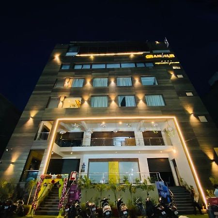 Hotel Ss Grandeur Lucknow Esterno foto