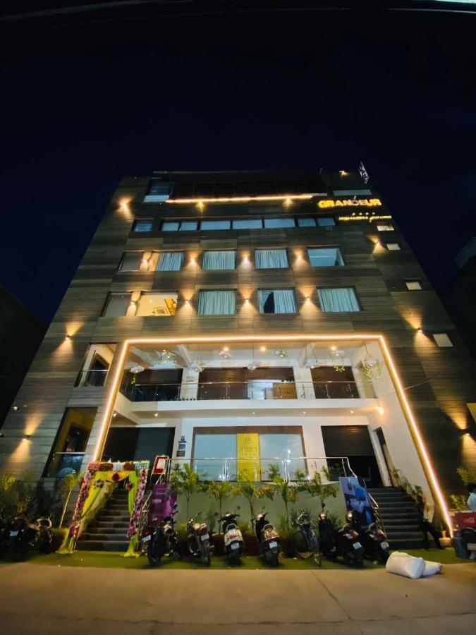 Hotel Ss Grandeur Lucknow Esterno foto